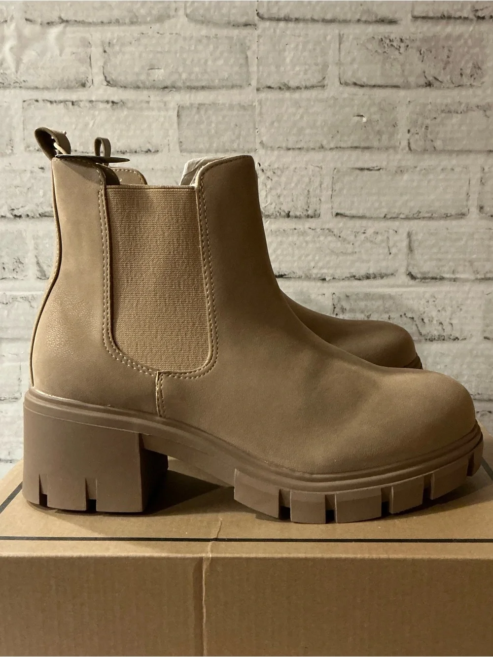 MIA Ivy Lug Sole Women’s Size 8.5 Chelsea Boot